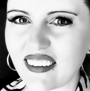 Meet your Posher, Dee